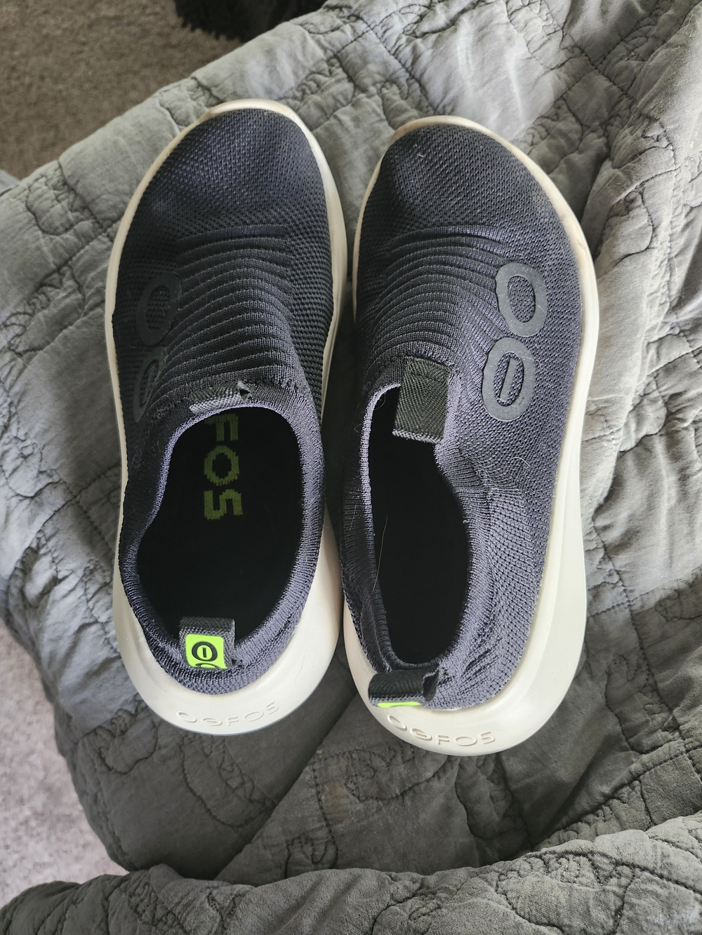 OOFOS Black Knit Slip-On Sneakers with White Soles Sz 8